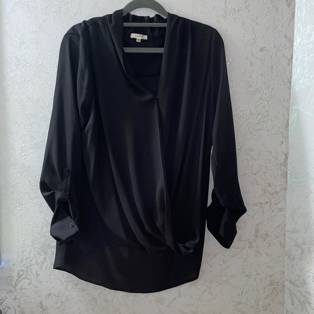 Pleione Women's black long sleeve blouse / top